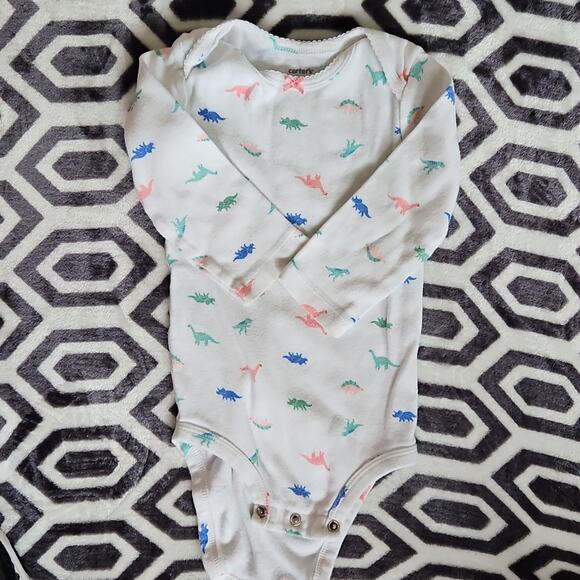 Carter's & Gerber Baby Onesies and Sleeper 6-9M. Lot of 3 - Picture 3 of 9